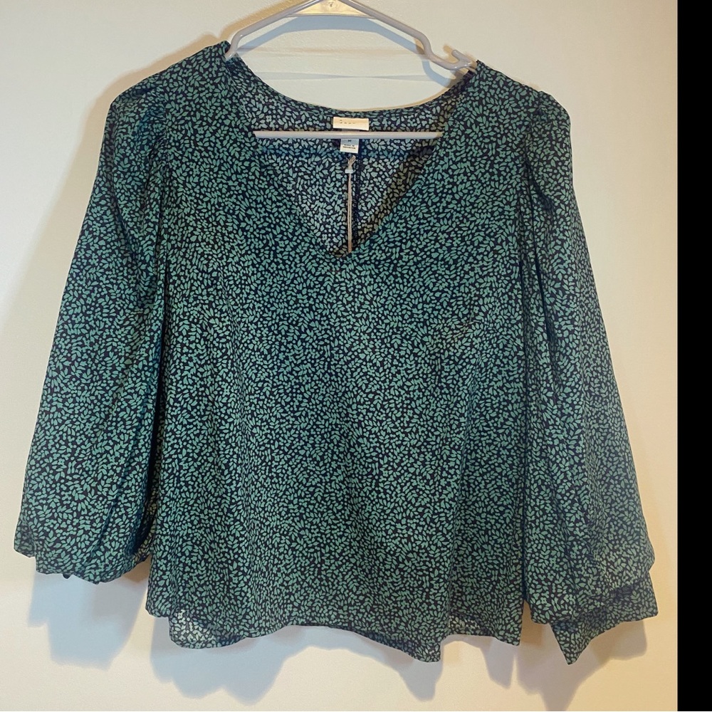 NWT: a new day top - Picture 1 of 3